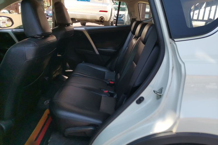 Used Toyota RAV4 2016 2.0L CVT Two-Wheel Drive Urban Edition China V Standard Left Rear Seat