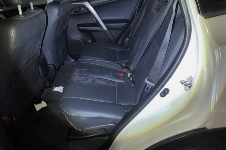 Used Toyota RAV4 2016 2.0L CVT Two-Wheel Drive Smart Edition China V Standard Left Rear Seat