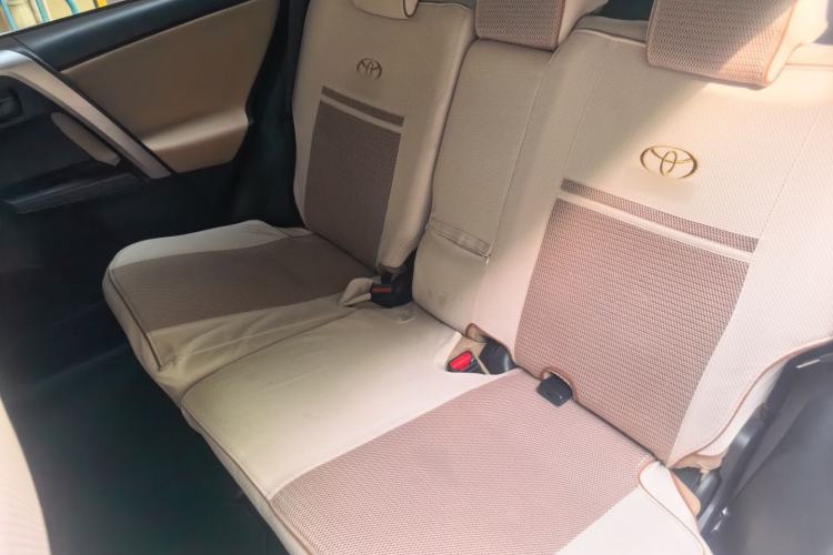Used Toyota RAV4 2016 2.0L CVT Two-Wheel Drive Fashion Edition China V Standard Left Rear Seat