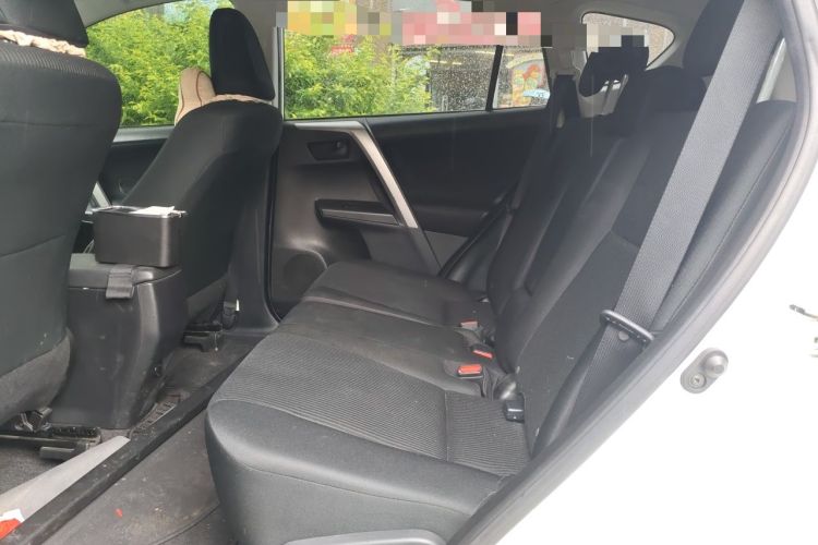 Used Toyota RAV4 2016 2.0L CVT Two-Wheel Drive Fashion Edition China V Standard Left Rear Seat