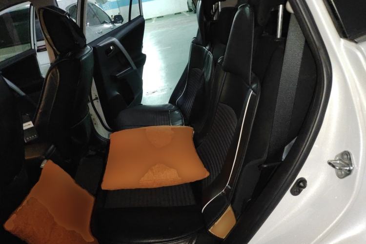Used Toyota RAV4 2016 2.0L CVT Two-Wheel Drive Fashion Edition China V Standard Left Rear Seat