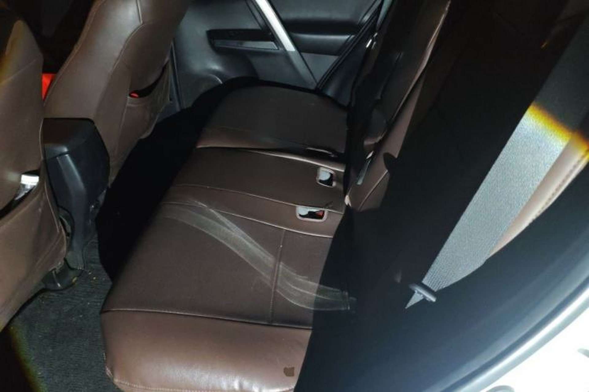 Used Toyota RAV4 2016 2.0L CVT Two-Wheel Drive Fashion Edition China V Standard Left Rear Seat