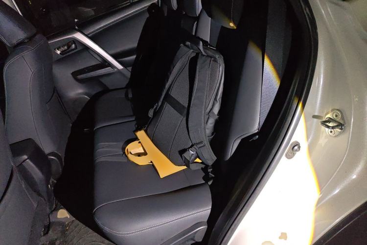 Used Toyota RAV4 2016 2.0L CVT Two-Wheel Drive Fashion Edition China V Standard Left Rear Seat