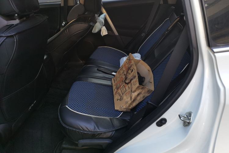 Used Toyota RAV4 2016 2.0L CVT Two-Wheel Drive Fashion Edition China V Standard Left Rear Seat