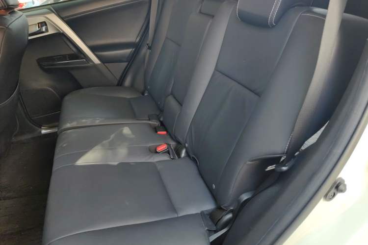 Used Toyota RAV4 2016 2.0L CVT 4x4 New Edition China V Standard Left Rear Seat