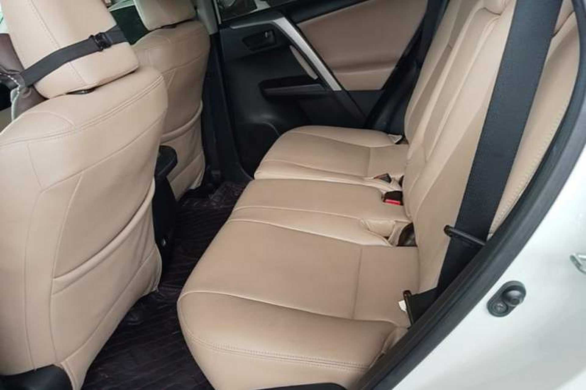 Used Toyota RAV4 2016 2.0L CVT Two-Wheel Drive Fashion Edition China V Standard Left Rear Seat