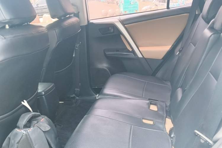Used Toyota RAV4 2016 2.0L CVT Two-Wheel Drive Urban Edition China V Standard Left Rear Seat