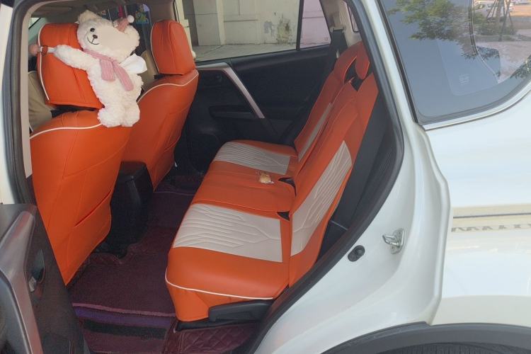 Used Toyota RAV4 2016 2.0L CVT Two-Wheel Drive Fashion Edition China V Standard Left Rear Seat