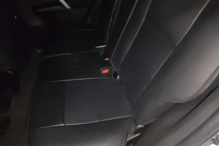 Used Toyota RAV4 2016 2.0L CVT Two-Wheel Drive Fashion Edition China V Standard Left Rear Seat