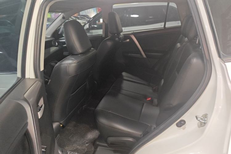 Used Toyota RAV4 2016 2.0L CVT Two-Wheel Drive Fashion Edition China V Standard Left Rear Seat