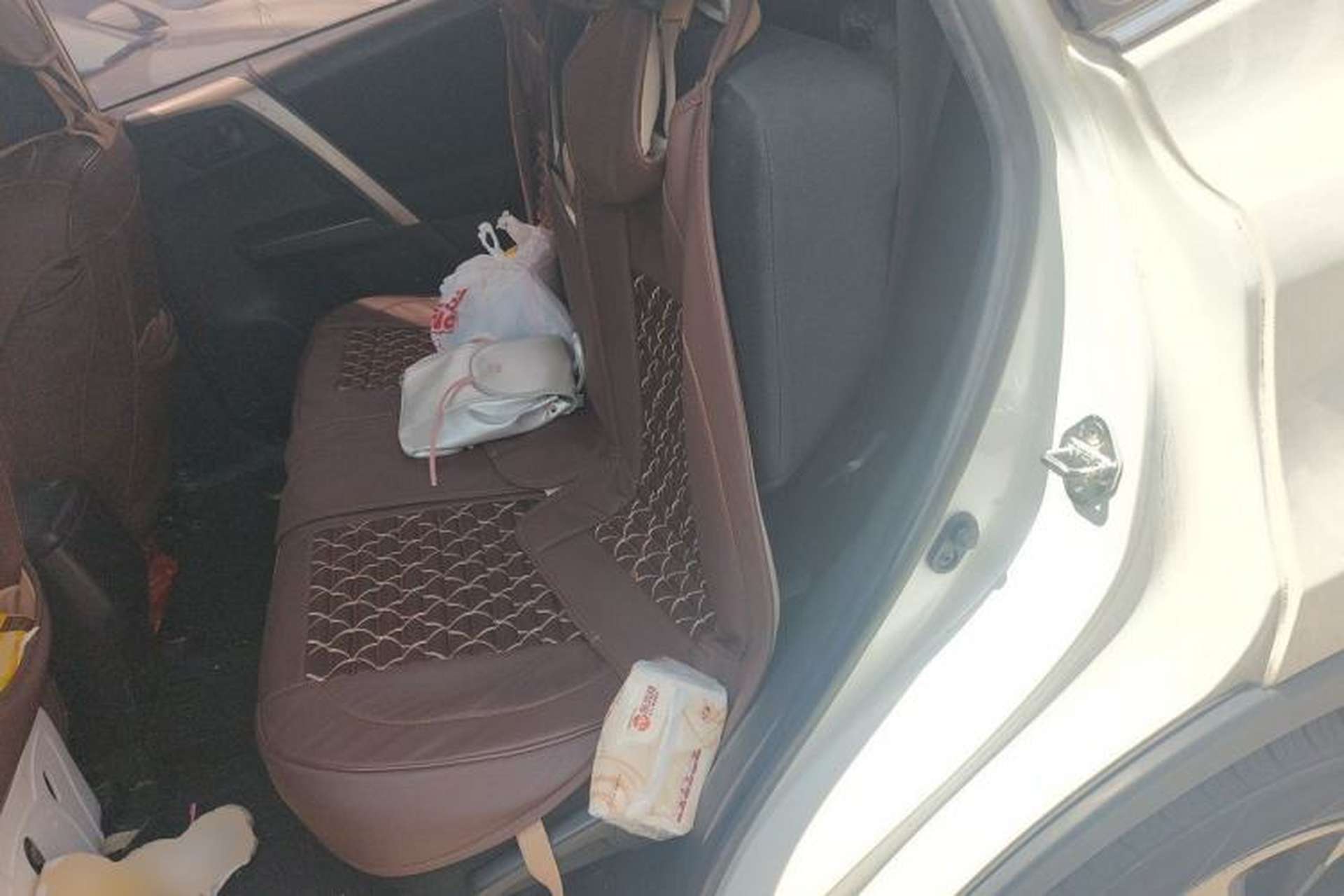 Used Toyota RAV4 2016 2.0L CVT Two-Wheel Drive Fashion Edition China V Standard Left Rear Seat