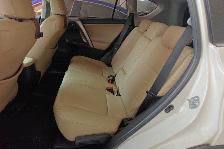 Used Toyota RAV4 2016 2.0L CVT Two-Wheel Drive Fashion Edition China V Standard Left Rear Seat