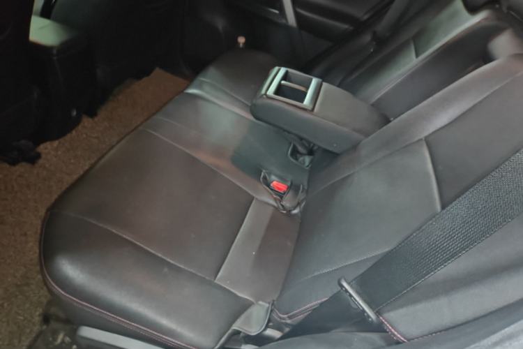 Used Toyota RAV4 2016 2.0L CVT Two-Wheel Drive Fashion Edition China V Standard Left Rear Seat