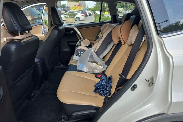Used Toyota RAV4 2016 2.0L CVT Two-Wheel Drive Smart Edition China V Standard Left Rear Seat