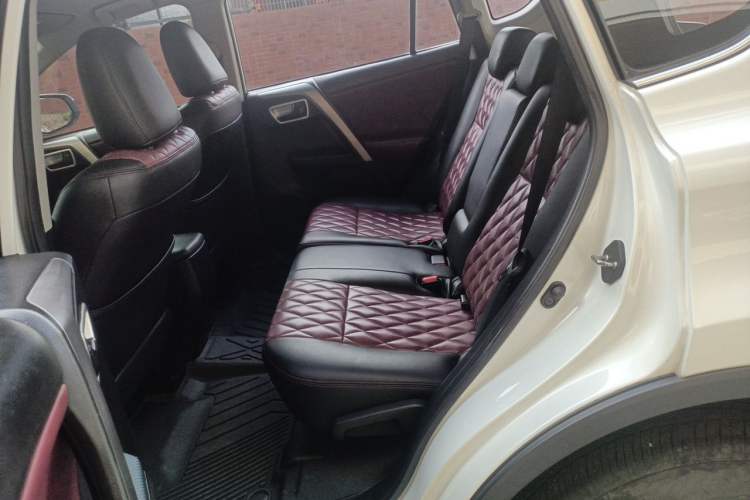 Used Toyota RAV4 2016 2.0L CVT Two-Wheel Drive Urban Edition China V Standard Left Rear Seat