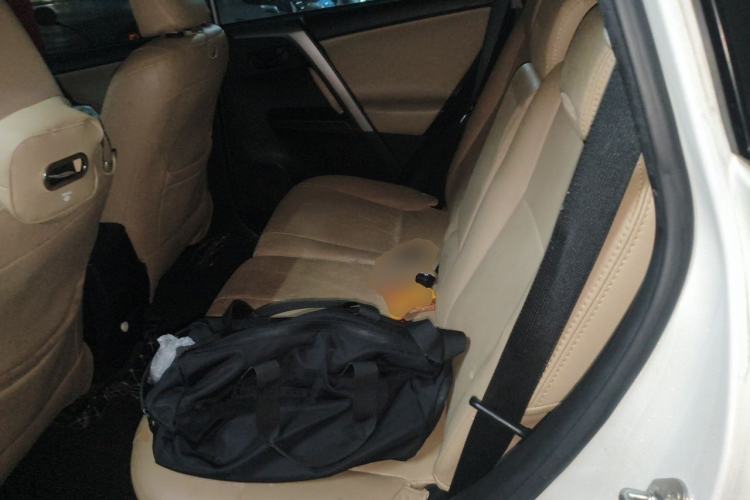 Used Toyota RAV4 2016 2.0L CVT Two-Wheel Drive Fashion Edition China V Standard Left Rear Seat