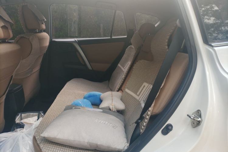 Used Toyota RAV4 2016 2.0L CVT Two-Wheel Drive Urban Edition China V Standard Left Rear Seat