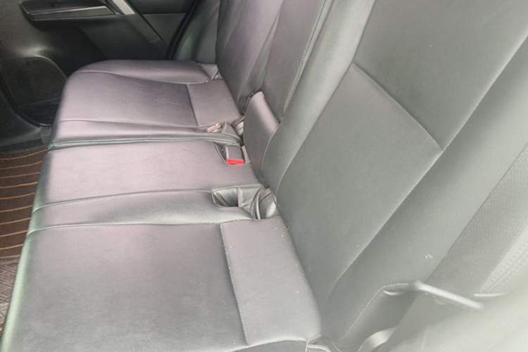 Used Toyota RAV4 2016 2.0L CVT Two-Wheel Drive Urban Edition China V Standard Left Rear Seat