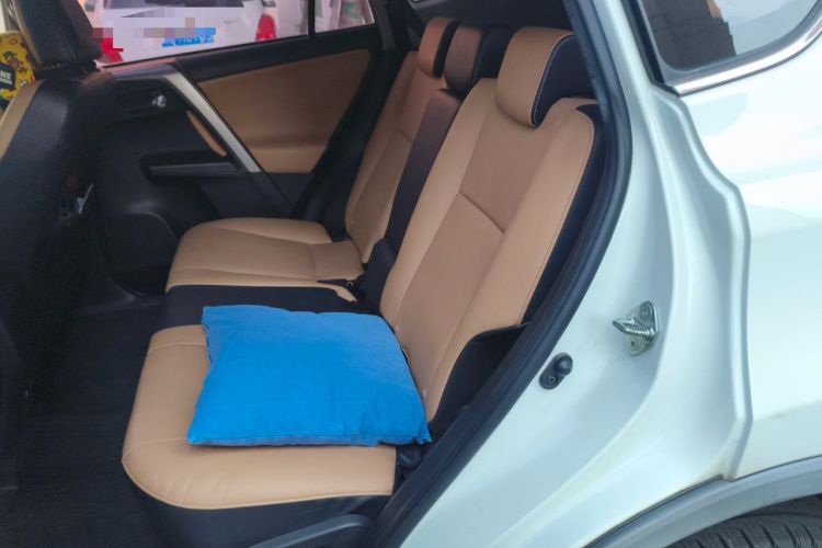 Used Toyota RAV4 2016 2.0L CVT Two-Wheel Drive Smart Edition China V Standard Left Rear Seat