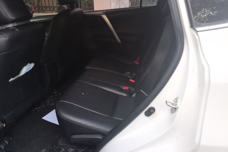 Used Toyota RAV4 2016 2.0L CVT Two-Wheel Drive Comfort Edition China V Standard Left Rear Seat