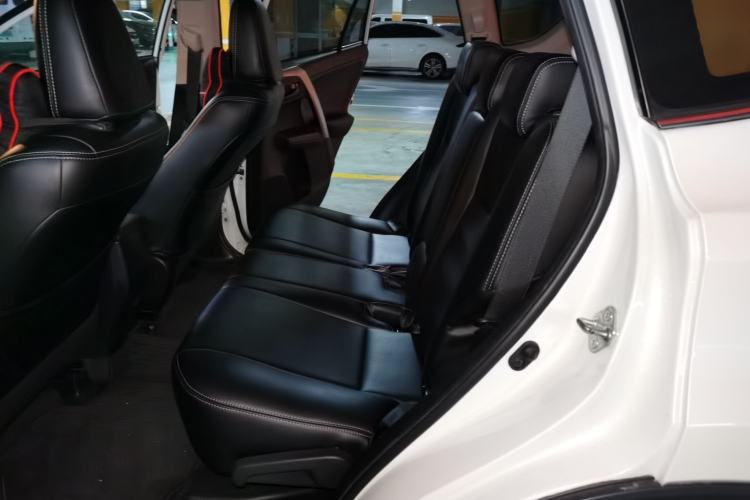 Used Toyota RAV4 2016 2.0L CVT Two-Wheel Drive Fashion Edition China V Standard Left Rear Seat