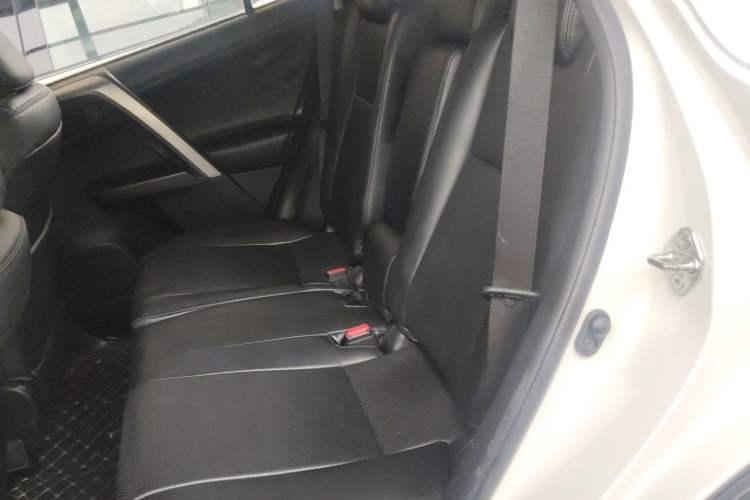 Used Toyota RAV4 2016 2.0L CVT Two-Wheel Drive Urban Edition China V Standard Left Rear Seat