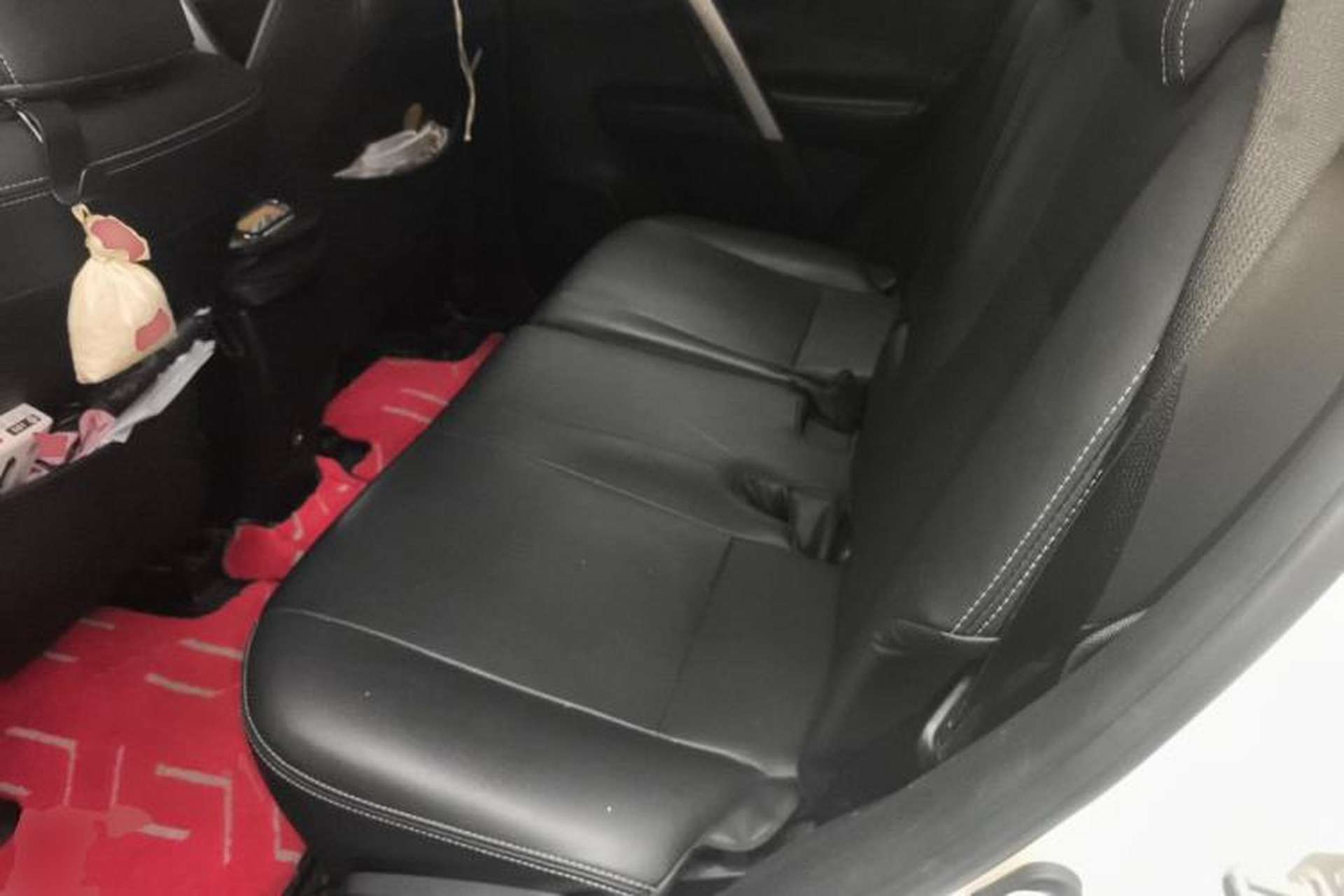 Used Toyota RAV4 2016 2.0L CVT Two-Wheel Drive Fashion Edition China V Standard Left Rear Seat