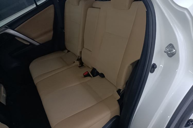 Used Toyota RAV4 2016 2.0L CVT Two-Wheel Drive Urban Edition China V Standard Left Rear Seat