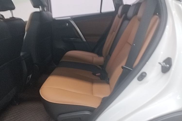 Used Toyota RAV4 2016 2.0L CVT Two-Wheel Drive Smart Edition China V Standard Left Rear Seat