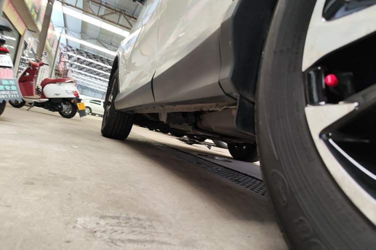 Used Toyota RAV4 2016 2.0L CVT Two-Wheel Drive Fashion Edition China V Standard Left Side Sill