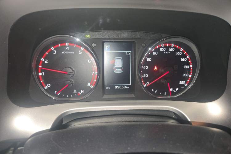 Used Toyota RAV4 2016 2.0L CVT 4x4 New Edition China V Standard Odometer Close Up