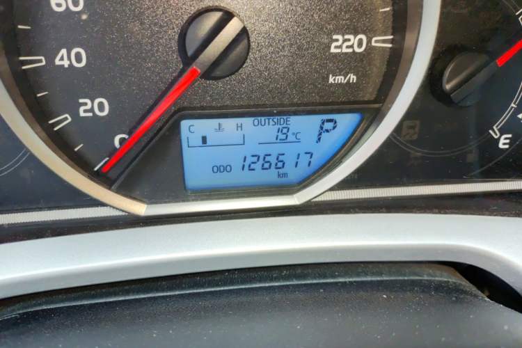 Used Toyota RAV4 2016 2.0L CVT Two-Wheel Drive Fashion Edition China V Standard Odometer Close Up