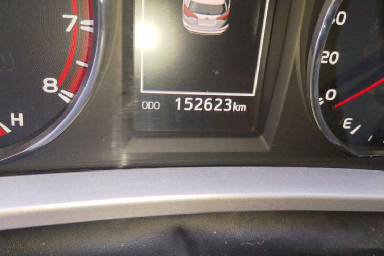 Used Toyota RAV4 2016 2.5L Automatic 4x4 Elite Edition Odometer Close Up