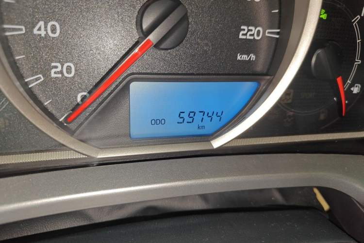 Used Toyota RAV4 2016 2.0L CVT Two-Wheel Drive Fashion Edition China V Standard Odometer Close Up