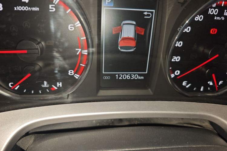 Used Toyota RAV4 2016 2.0L CVT 4x4 New Edition China V Standard Odometer Close Up