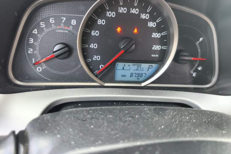 Used Toyota RAV4 2016 2.0L CVT Two-Wheel Drive Fashion Edition China V Standard Odometer Close Up