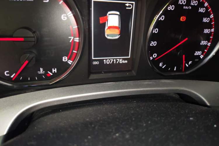 Used Toyota RAV4 2016 2.5L Automatic 4x4 Elite Edition Odometer Close Up