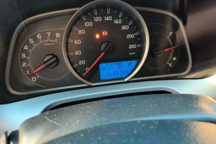 Used Toyota RAV4 2016 2.0L CVT Two-Wheel Drive Comfort Edition China V Standard Odometer Close Up