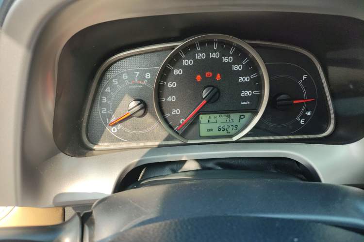 Used Toyota RAV4 2016 2.0L CVT Two-Wheel Drive Fashion Edition China V Standard Odometer Close Up