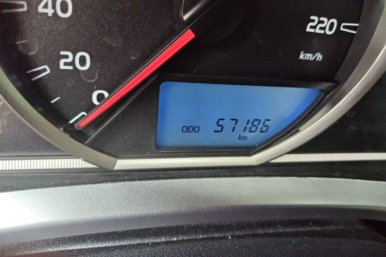 Used Toyota RAV4 2016 2.0L CVT Two-Wheel Drive Comfort Edition China V Standard Odometer Close Up