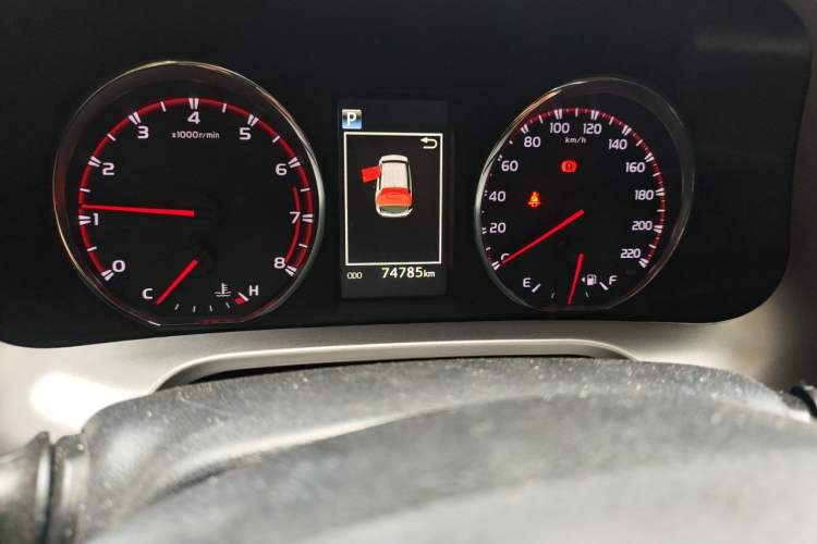 Used Toyota RAV4 2016 2.0L CVT Two-Wheel Drive Smart Edition China V Standard Odometer Close Up