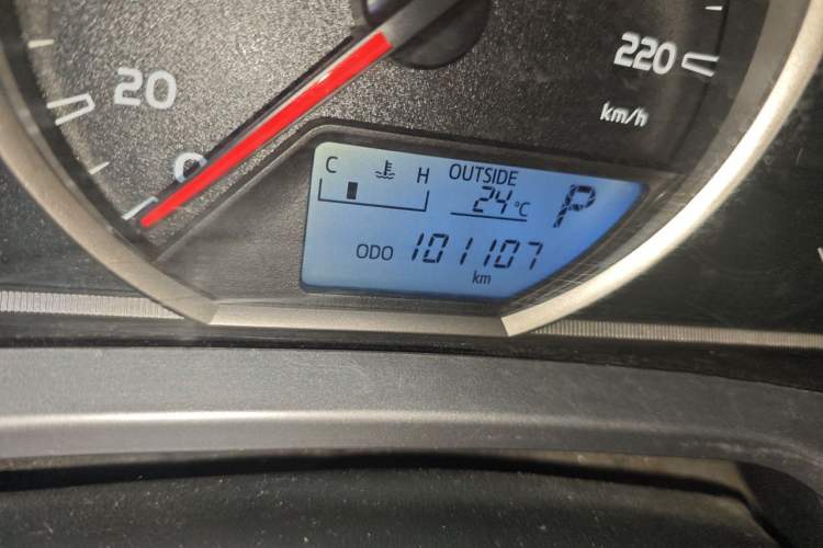 Used Toyota RAV4 2016 2.0L CVT Two-Wheel Drive Fashion Edition China V Standard Odometer Close Up