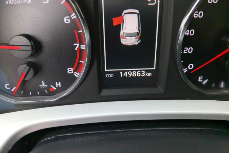 Used Toyota RAV4 2016 2.0L CVT 4x4 New Edition China V Standard Odometer Close Up