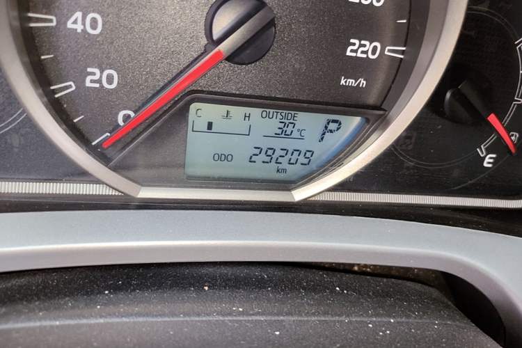 Used Toyota RAV4 2016 2.0L CVT Two-Wheel Drive Fashion Edition China V Standard Odometer Close Up