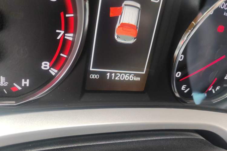 Used Toyota RAV4 2016 2.5L Automatic 4x4 Elite Edition Odometer Close Up
