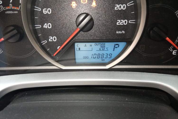 Used Toyota RAV4 2016 2.0L CVT Two-Wheel Drive Urban Edition China V Standard Odometer Close Up
