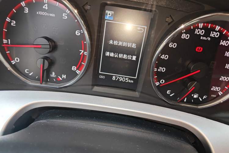 Used Toyota RAV4 2016 2.5L Automatic 4x4 Elite Edition Odometer Close Up
