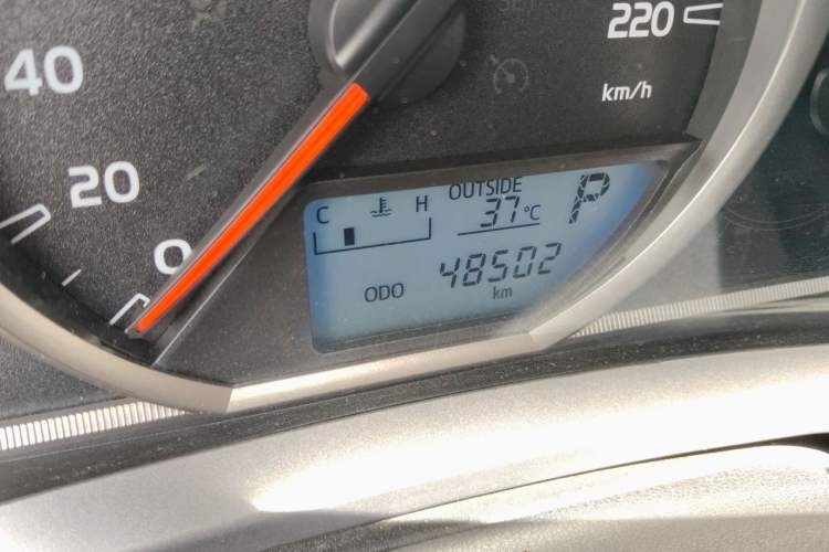 Used Toyota RAV4 2016 2.0L CVT Two-Wheel Drive Fashion Edition China V Standard Odometer Close Up