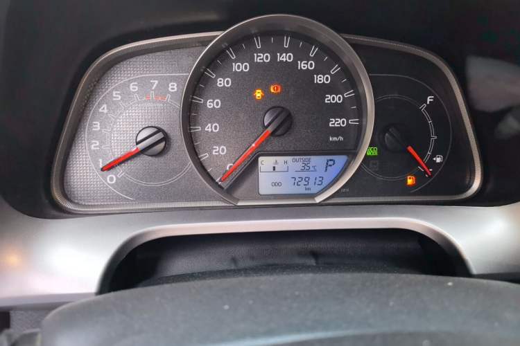 Used Toyota RAV4 2016 2.0L CVT Two-Wheel Drive Comfort Edition China V Standard Odometer Close Up