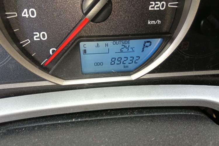 Used Toyota RAV4 2016 2.0L CVT Two-Wheel Drive Comfort Edition China V Standard Odometer Close Up